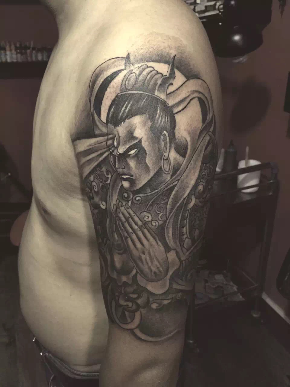 王先生左上臂大型二郎神纹身图案