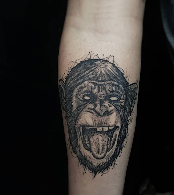 某饭店老板桓先生小臂写实猩猩纹身图案