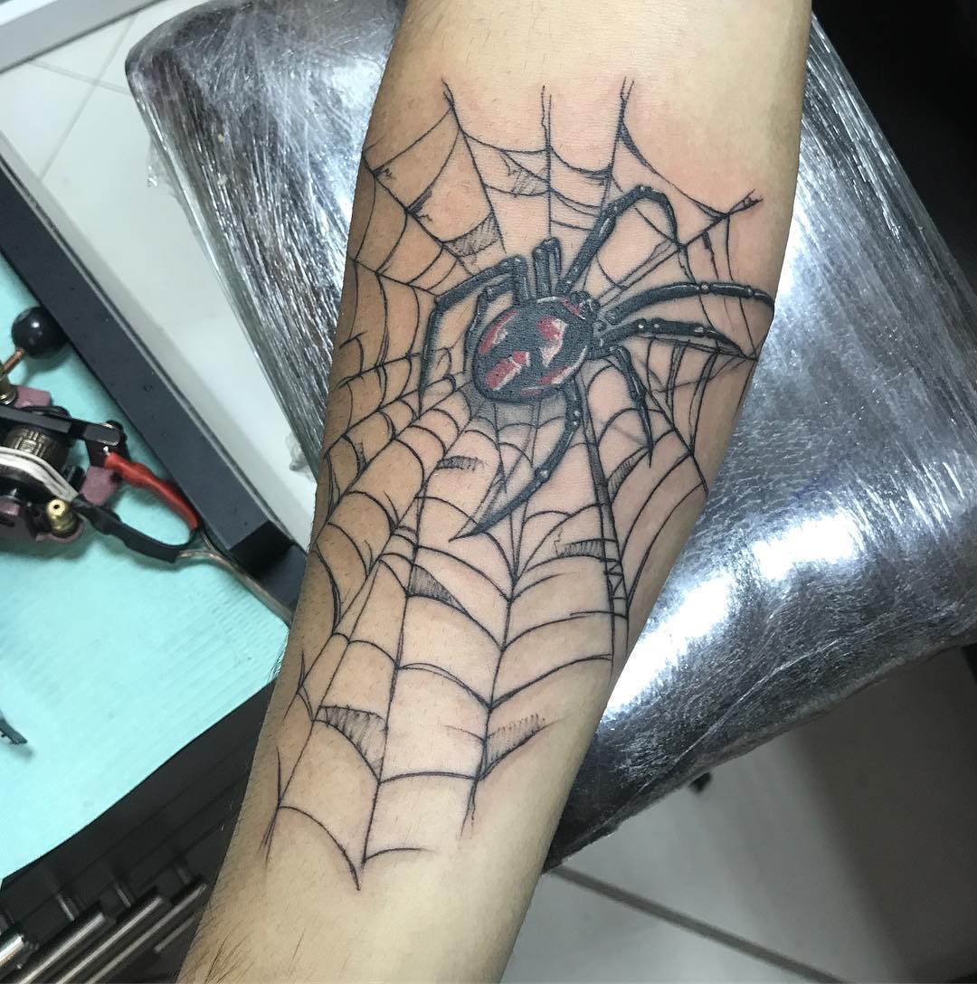 小臂蜘蛛蜘蛛网纹身图案